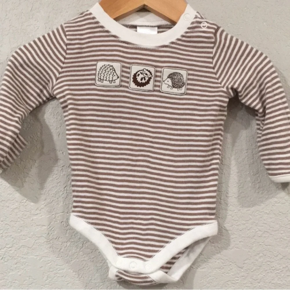 💥$5 if bundled 0 - 3 Month GYMBOREE Striped Hedgehog Porcupine Long Sleeve Onsie